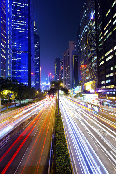 在晚上的市中心城市交通繁忙 图片素材