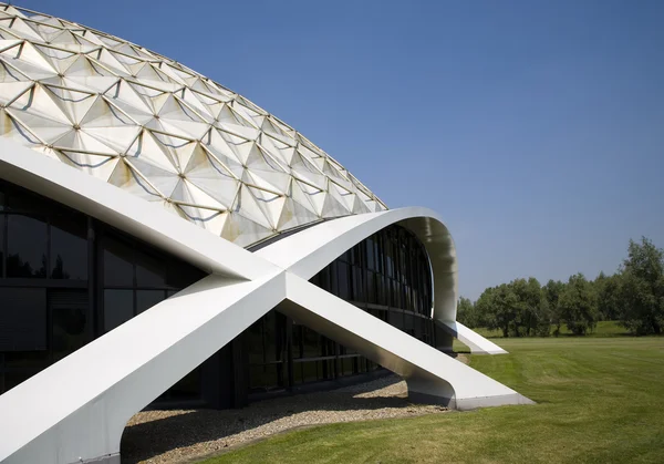 现代设计的圆顶建筑在荷兰 图片素材