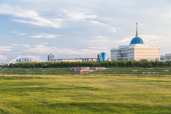 在阿斯塔纳，哈萨克斯坦总统府 图片素材