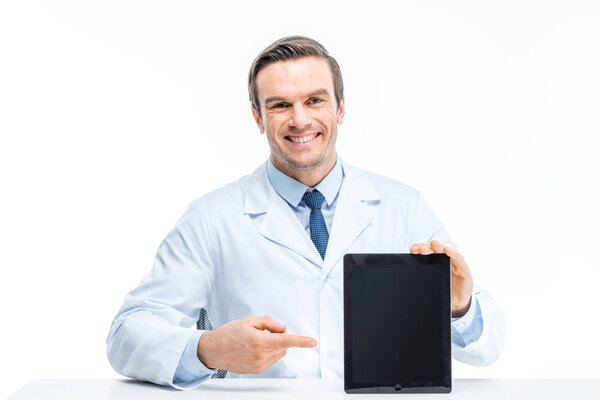 医生与数字平板电脑  图片素材