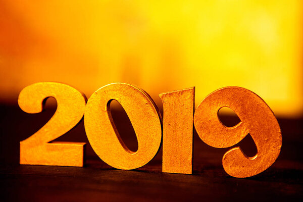 新年概念。快乐新年横幅与黄金2019年数字。2019年创意背景.  图片素材